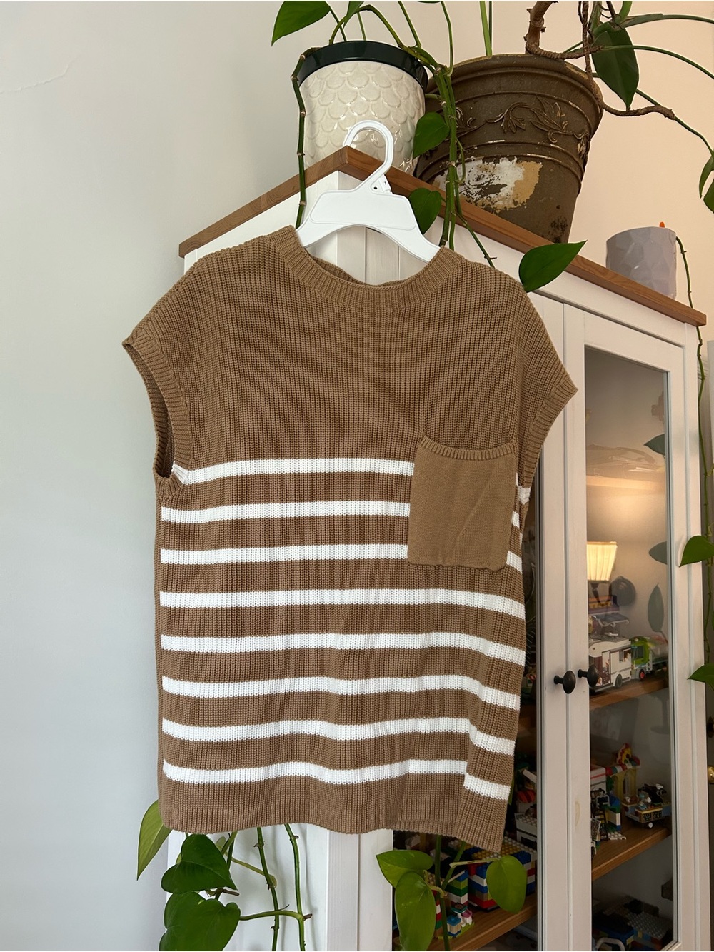 Striped Knit Sleeveless Sweater Vest in Camel and White